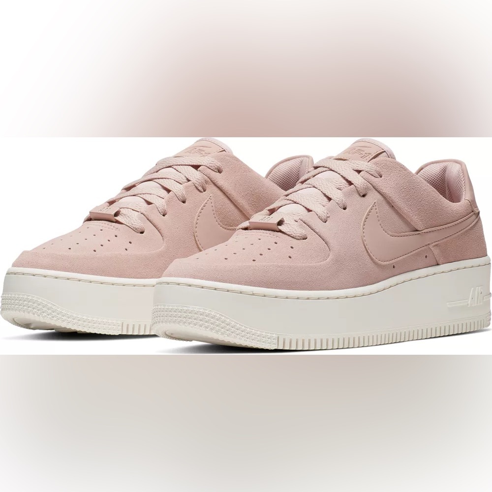 Nike Air Force 1 Leather Platform Pink Leather

Nude, Blush, Pink, Beige, Tan